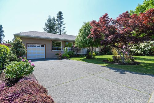 2263 Bolt Ave, Comox, BC, V9M3Y2 | Card Image
