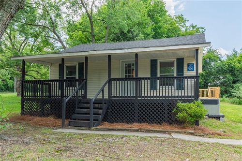304 Phillips St, Thomasville, NC, 27360-4027 | Card Image