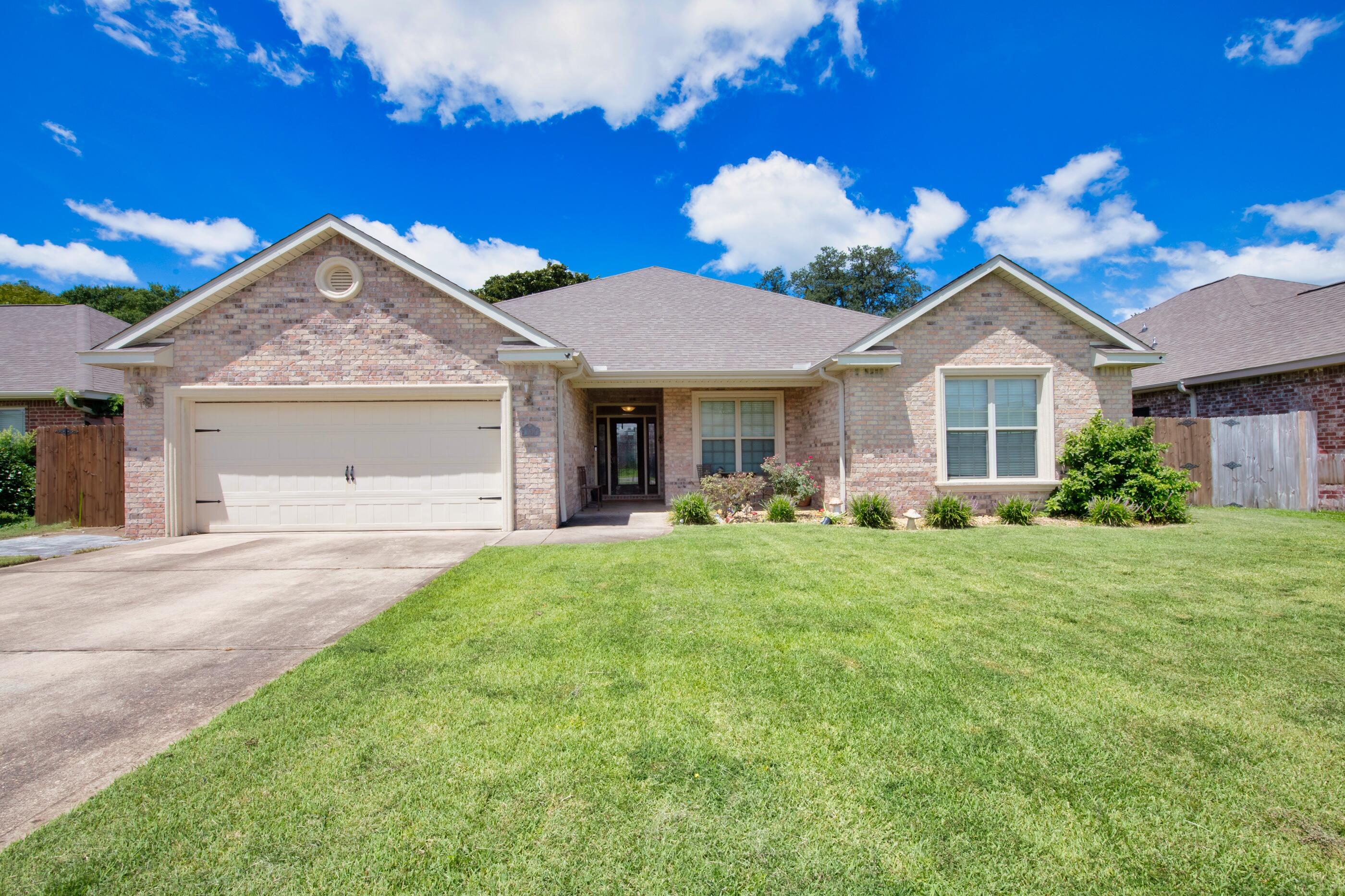 Cummings Dr, Fort Walton Beach, FL 32547