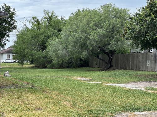509 E Richard Ave, Kingsville, TX, 78363-3840 | Card Image
