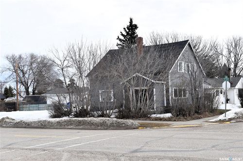 323 6th Avenue W, Nipawin, SK, S0E1E0 | Card Image