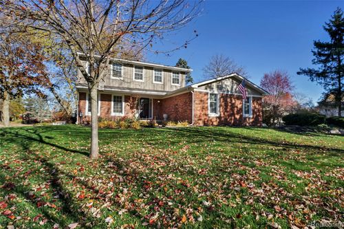 2832 Ravinewood Dr, Commerce Township, MI, 48382-1445 | Card Image