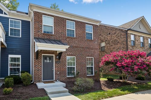 1042 Emery Bay Cir, Hendersonville, TN, 37075-4780 | Card Image