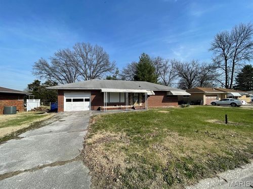5205 Wick Way Dr, Alton, IL, 62002-5843 | Card Image