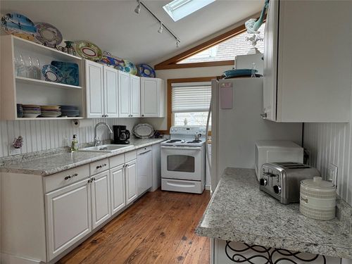 177 Wilmot Rd, Ocean Beach, NY, 11770-2043 | Card Image