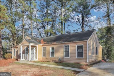 2069 Sw Sandtown Road, House other with 5 bedrooms, 2 bathrooms and null parking in Atlanta GA | Image 1