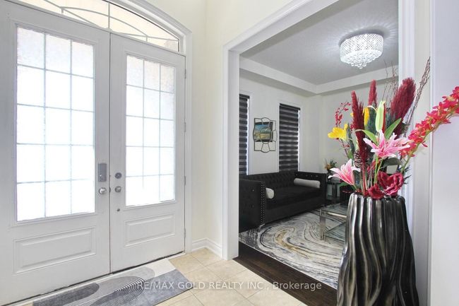 14 Ladbrook Cres, House other with 7 bedrooms, 5 bathrooms and 4 parking in Brampton ON | Image 5