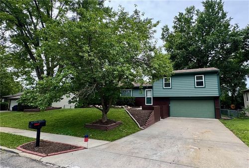 1607 W 28th Ter, Lawrence, KS, 66046-4319 | Card Image