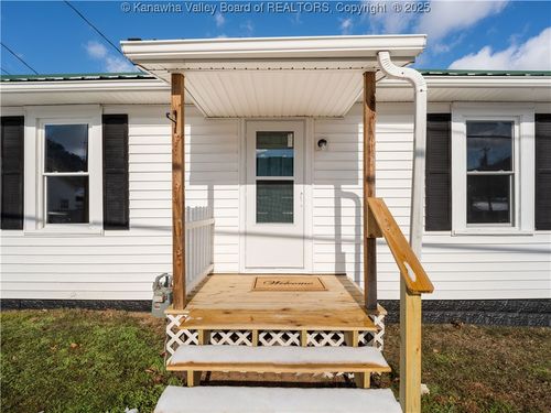 305 1st St, Glasgow, WV, 25086 | Card Image