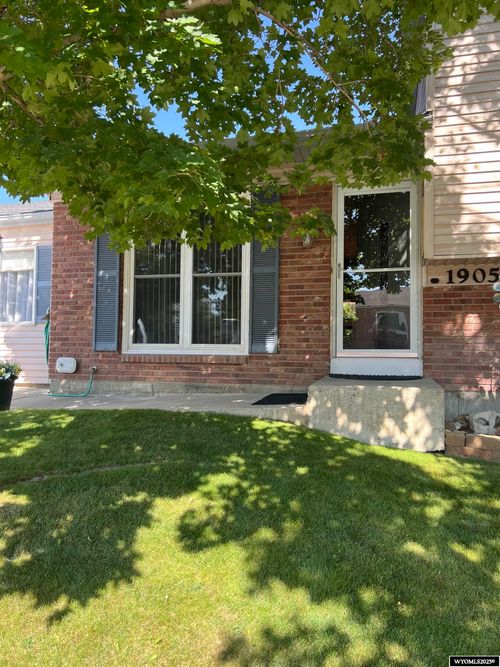 1905 Iowa Cir, Green River, WY, 82935-5840 | Card Image