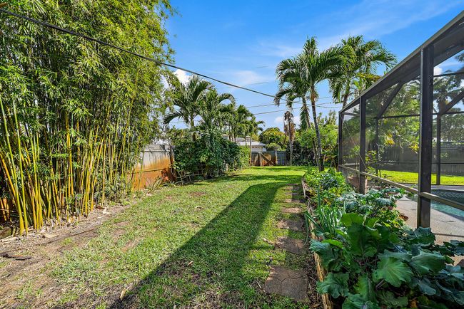 556 Sw Rustic Cir, House other with 3 bedrooms, 2 bathrooms and null parking in Stuart FL | Image 64