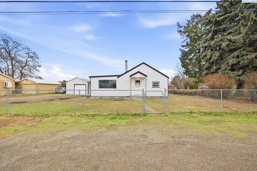 1308 Rainier St, Grandview, WA, 98930-1419 | Card Image