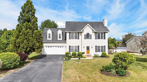 106 Bowmans Run Dr, STUARTS DRAFT, VA, 24477-3051 | Card Image
