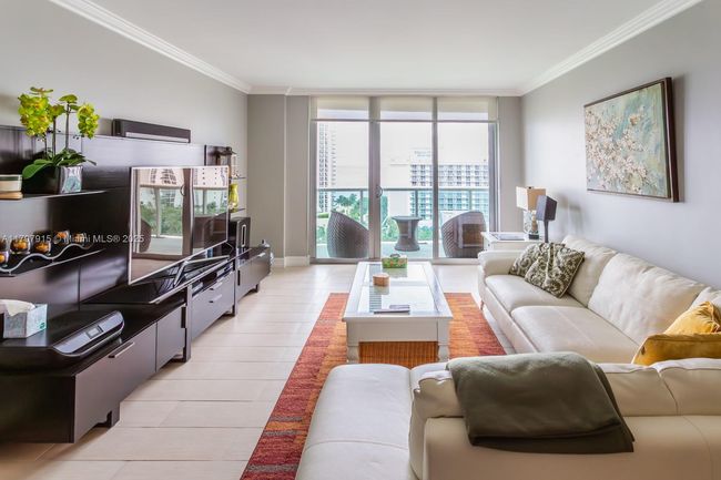 APT-1403 - 19370 Collins Ave, Condo with 2 bedrooms, 2 bathrooms and null parking in Sunny Isles Beach FL | Image 5