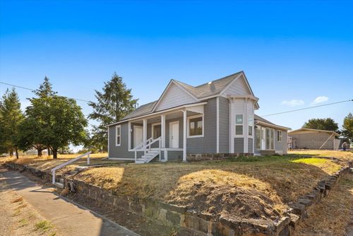 104 E 4th St, Sprague, WA, 99032-9735 | Card Image