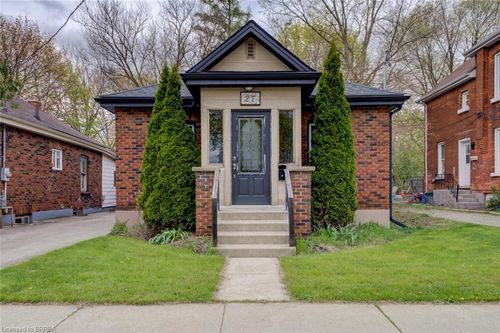 27 Edwin St, Brantford, ON, N3T4B8 | Card Image
