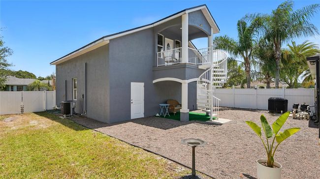 Apartment above the detached 3 car garage | Image 57