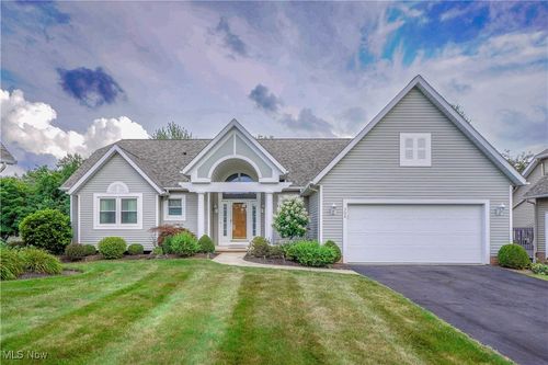 304 Auburn Oaks Dr, Wadsworth, OH, 44281-8216 | Card Image