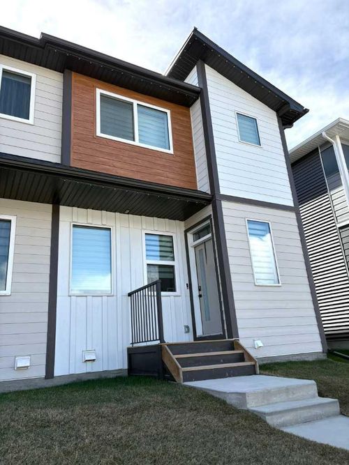 311 Wolf River Dr Se, Calgary, AB, T2X5R8 | Card Image