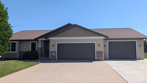 927 16th St Se, Sioux Center, IA, 51250-2925 | Card Image