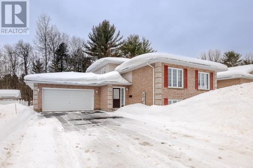 23 Queensgate Blvd, Sault Ste Marie, ON, P6A6Y6 | Card Image