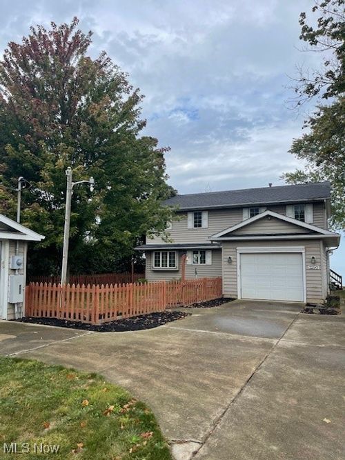 3290 Edgewater Dr, Vermilion, OH, 44089-2404 | Card Image