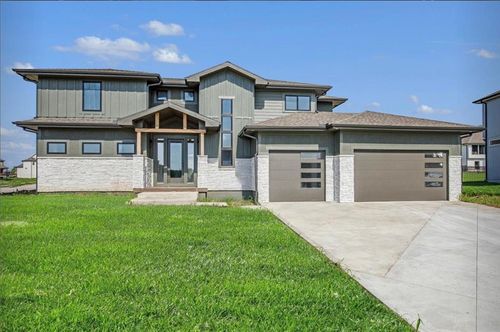 3205 Sw Saddelbred Ter, Lee's Summit, MO, 64082-2223 | Card Image