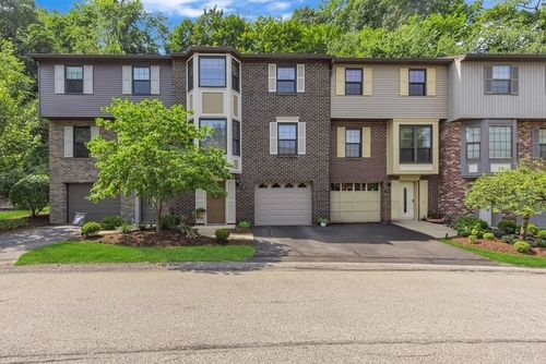 760 Windvue Dr, Pittsburgh, PA, 15205-1516 | Card Image
