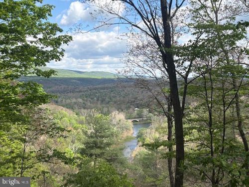 500 Largent Heights Ln, GREAT CACAPON, WV, 25422-7201 | Card Image
