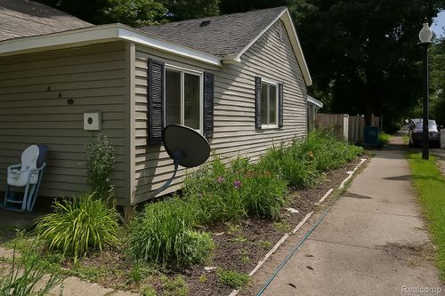 100 Fenton St, Lansing, MI, 48910-4518 | Card Image