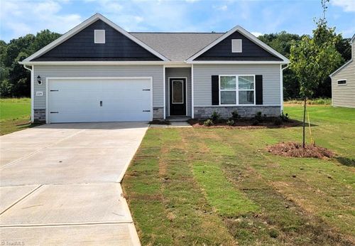 224 Macintosh Dr, King, NC, 27021-8846 | Card Image