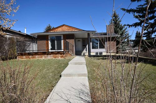 2604 106 Ave Sw, Calgary, AB, T2W2J1 | Card Image