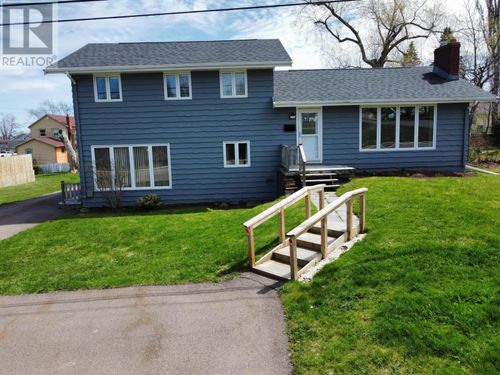 34 Mackay Dr, Charlottetown, PE, C1A5W3 | Card Image