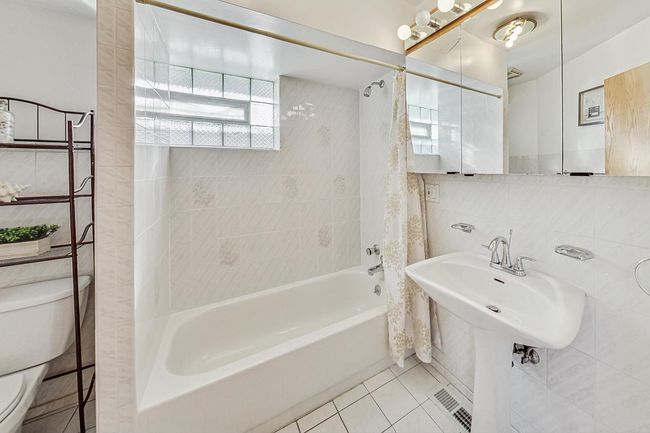 4238 N New England Ave, House other with 5 bedrooms, 3 bathrooms and 2 parking in Harwood Heights IL | Image 15