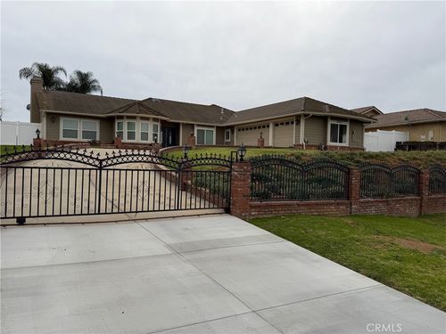 14253 Meadowlands Dr, Riverside, CA, 92503-9740 | Card Image