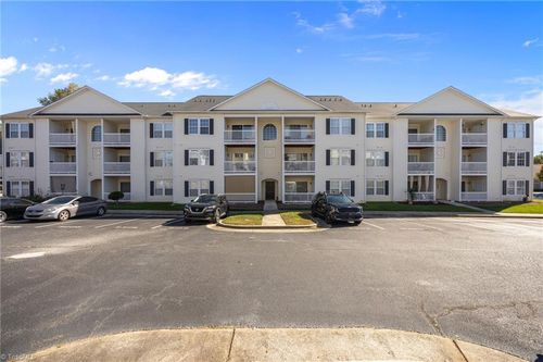 5306 Mcconnell Dr, Kernersville, NC, 27284-6086 | Card Image