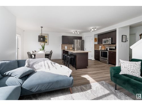 17249 8a Ave Sw, Edmonton, AB, T6W0M7 | Card Image