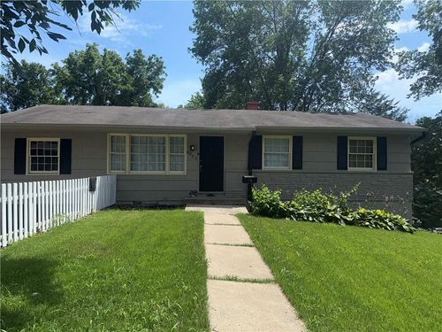 8955 E 54th St, Raytown, MO, 64133-2707 | Card Image