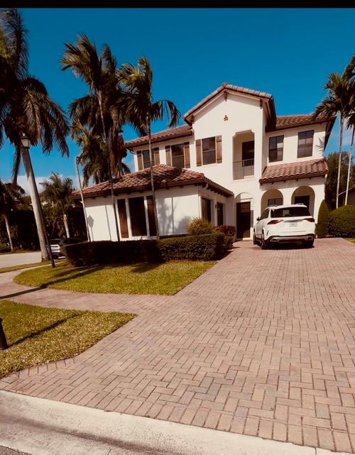 3909 Nw 82nd Dr, Pembroke Pines, FL, 33024-3568 | Card Image