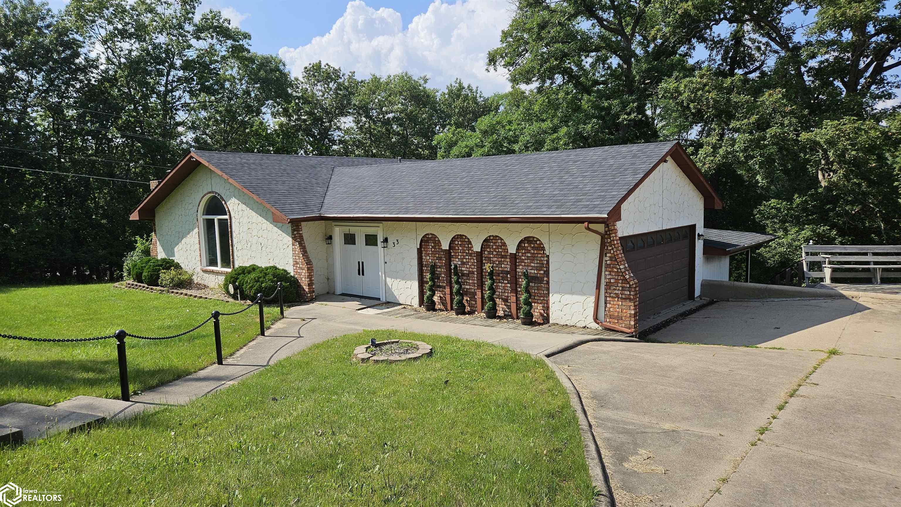 Woodshire Dr, Ottumwa, IA 52501