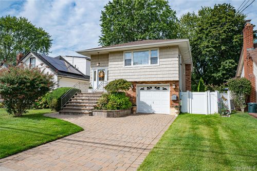 35 Roosevelt Ave, Malverne, NY, 11565-1645 | Card Image