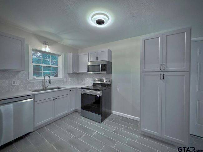 18003 Lookout Lake Cir, House other with 3 bedrooms, 2 bathrooms and null parking in Flint TX | Image 7