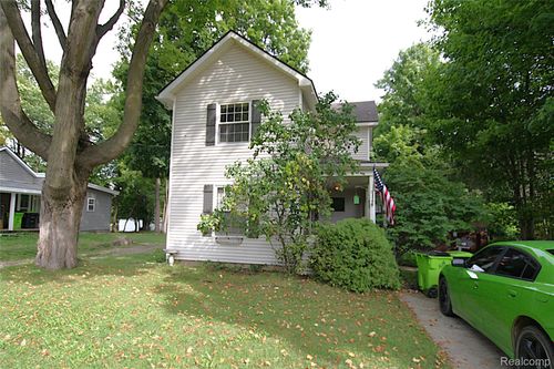 614 Hickory St, Fenton, MI, 48430-1879 | Card Image