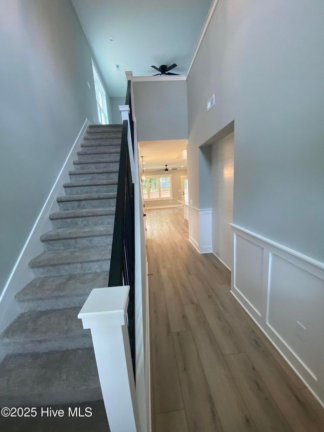 Foyer/front entry | Image 8
