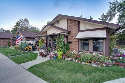 40522 Newport Dr, Plymouth, MI, 48170-4744 | Card Image