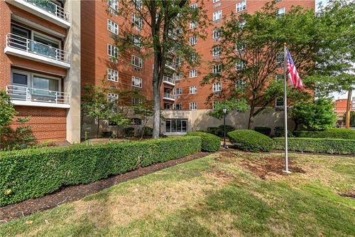 322-4601 5th Ave, Pittsburgh, PA, 15213-3652 | Card Image