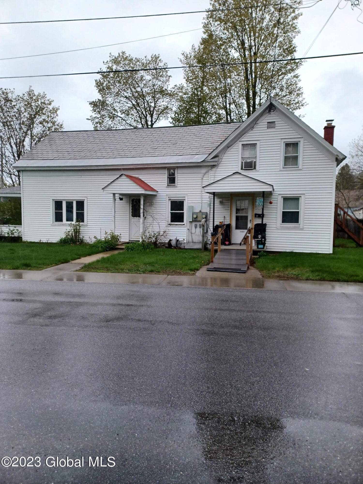 17 King Street, Inactive in Warrensburg Zoocasa