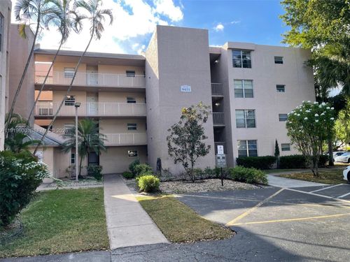 401-9471 Evergreen Pl, Davie, FL, 33324-4350 | Card Image