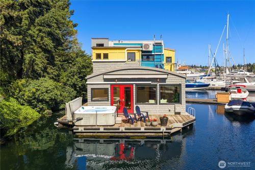 19-2466 Westlake Ave N, Seattle, WA, 98109-2280 | Card Image