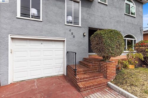 955 Virginia St, Berkeley, CA, 94710-1850 | Card Image